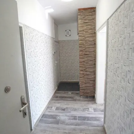 West Trimontium Place شقة